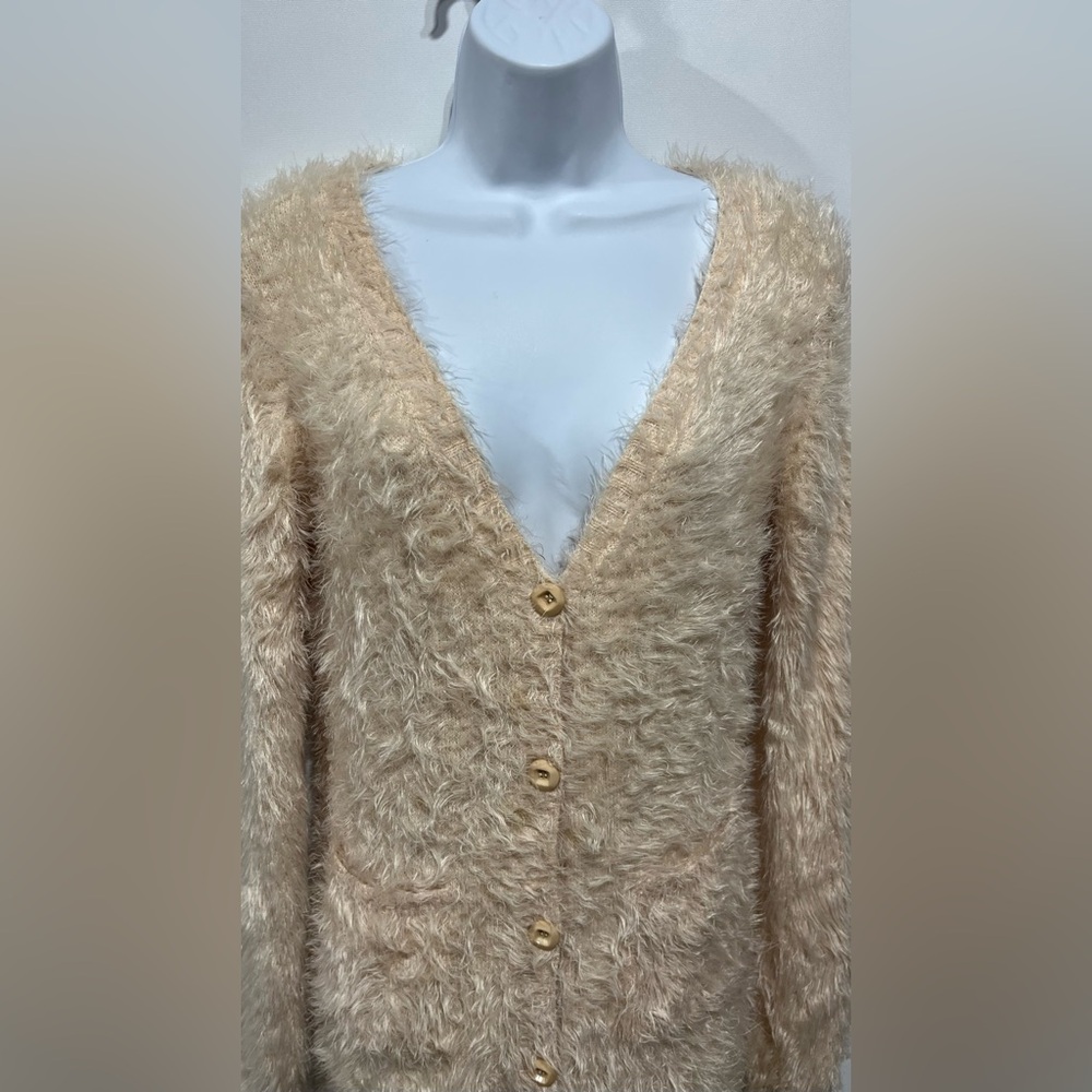 36 Point 5 Cream Fuzzy Super Soft Cardigan Size Large - Picture 3 of 7